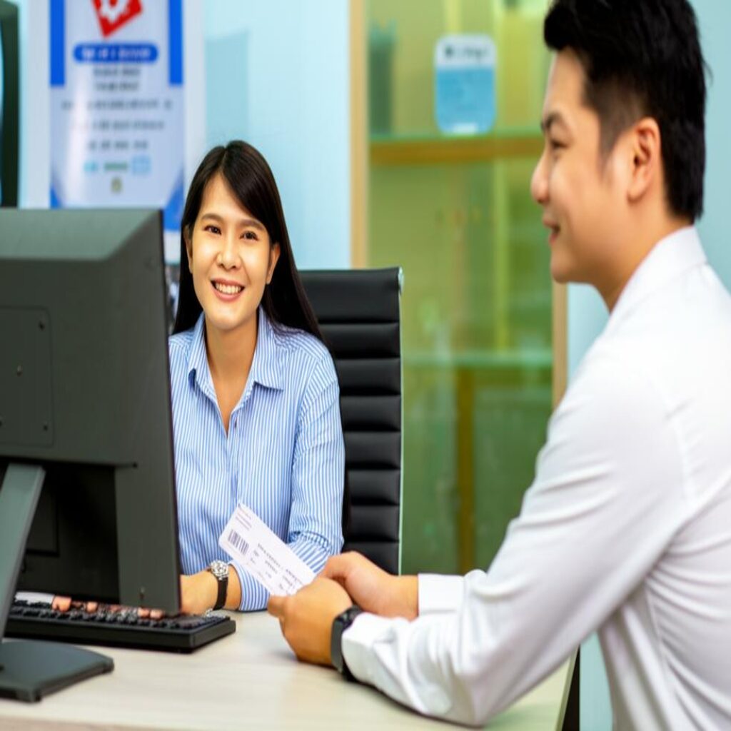 Travel agent assists in booking Quận 8 flights