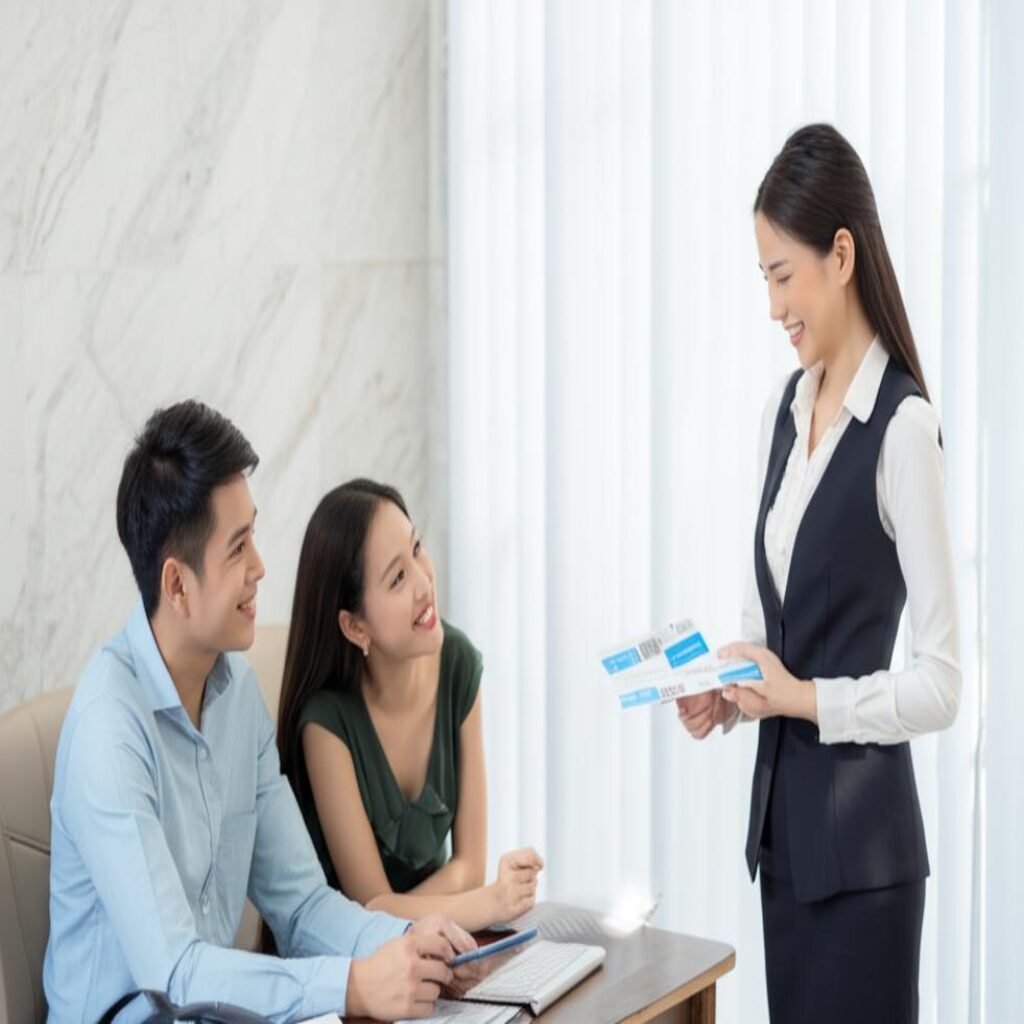 Thanh Khê flight booking agency assisting customers.